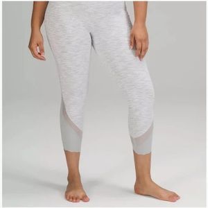 Wunder Under Scalloped Hem High-Rise Crop